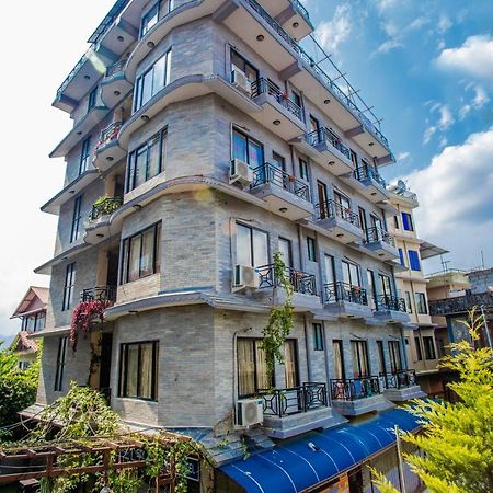 Silver Sky Hotel ポカラ エクステリア 写真