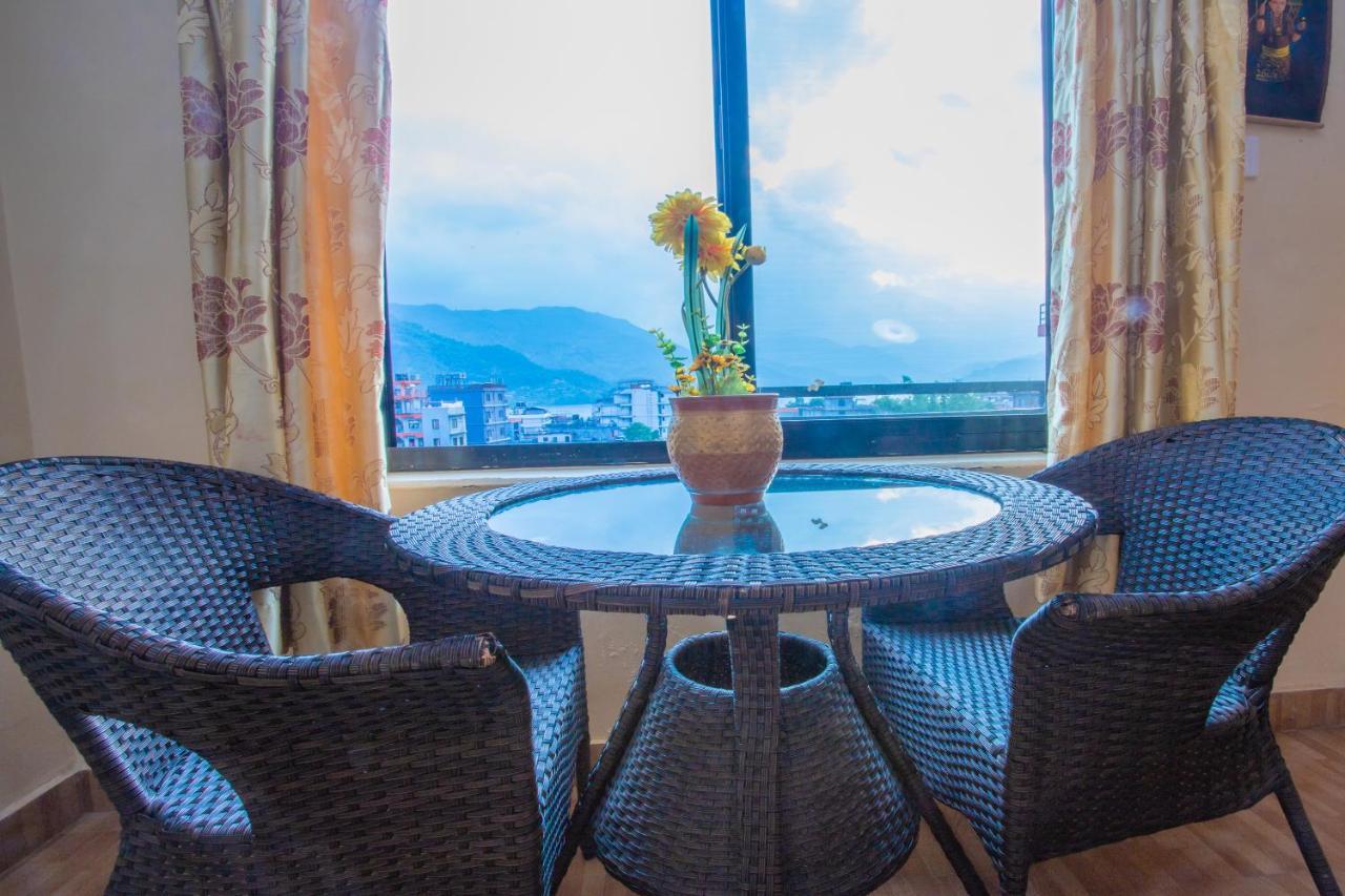 Silver Sky Hotel ポカラ エクステリア 写真